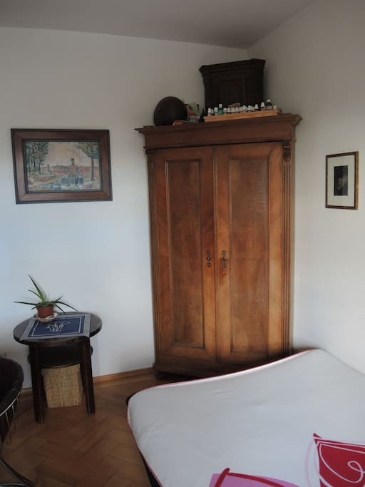 Zimmer -room