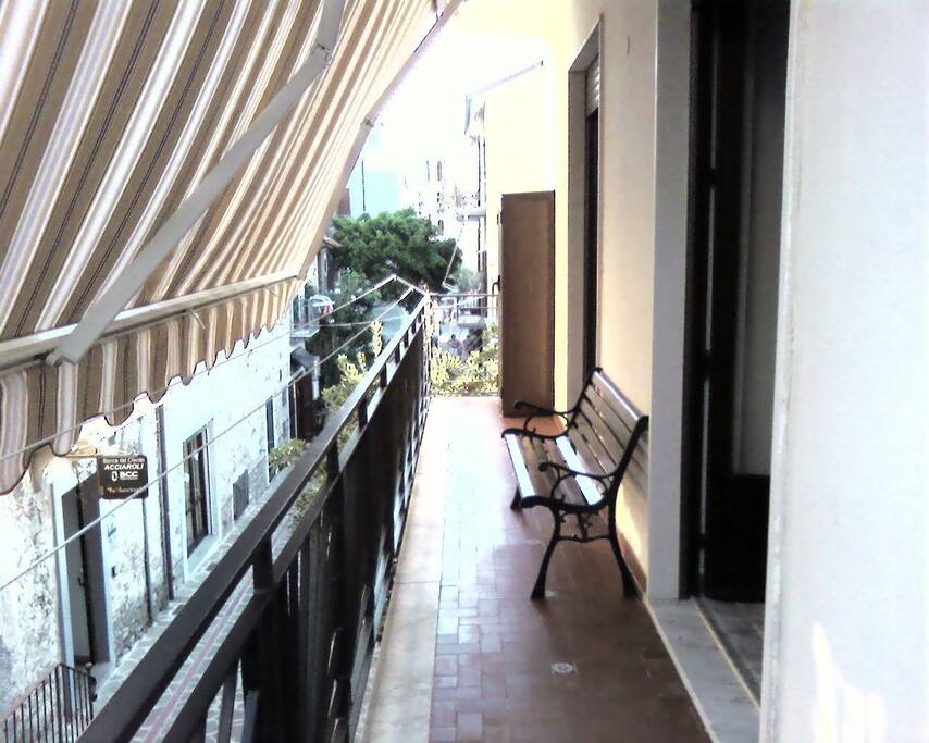 BALCONE CON TENDA