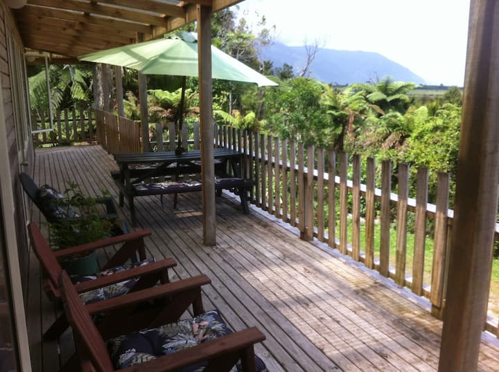 The Bush Hideaway, privacy & wifi, near Punakaiki