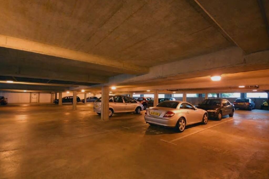 Private Parking 5 minutes away from the flat