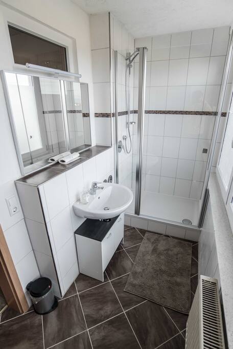Neu renoviertes Badezimmer