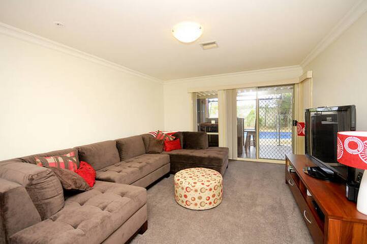 Arlington Beach Home gallery image 3