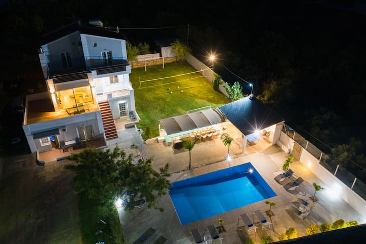 Villa Myrto heated pool 1 km from beach