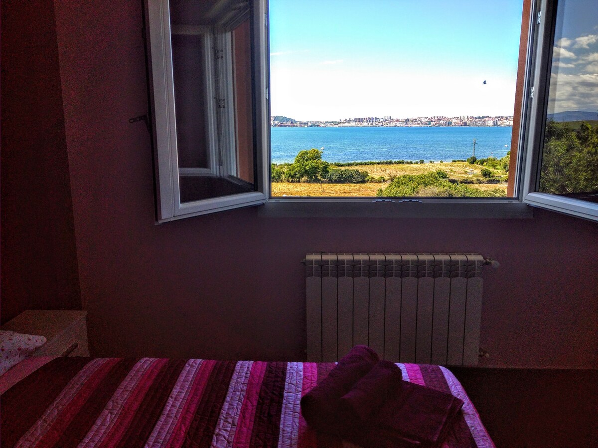 Habitación 2 con vistas al mar y a Santander