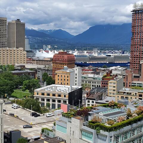 Gorgeous Views! Parking high floor. Licensed AC gallery image 2