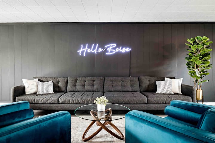 Sunrise Lounge | Whole Home In Central Boise - Boise, ID