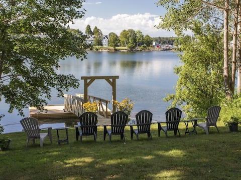 Adorable Year Round Cottage - Walk to Town!