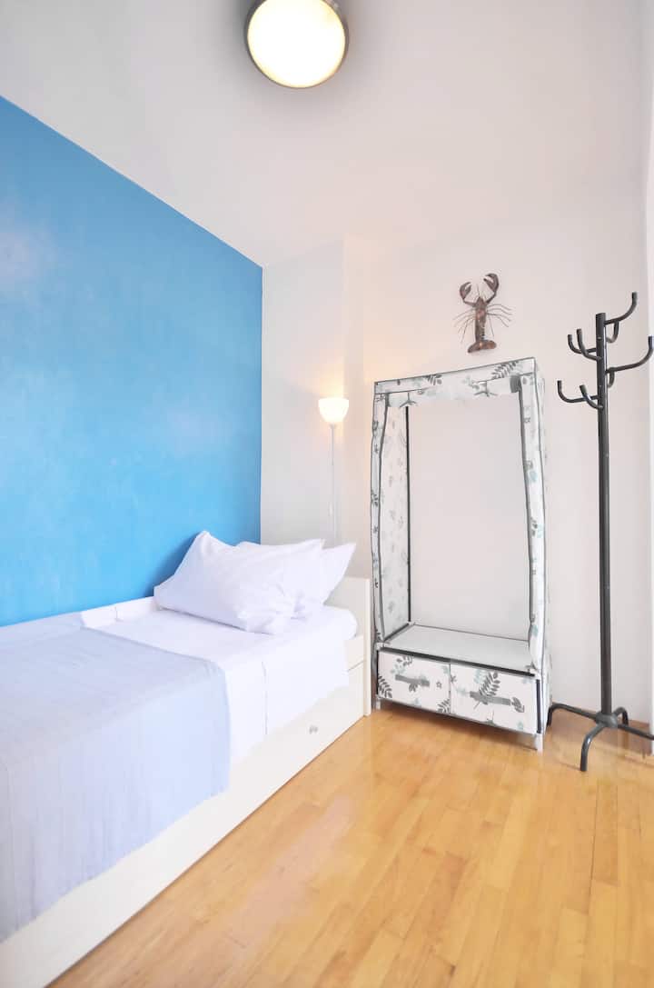 Habitación individual con un cama doble