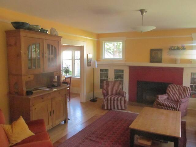 Gonzales Beach Character Home gallery image 2