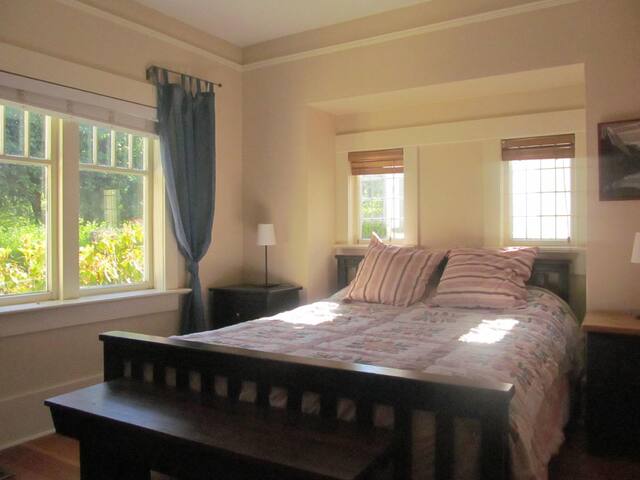 Gonzales Beach Character Home gallery image 3