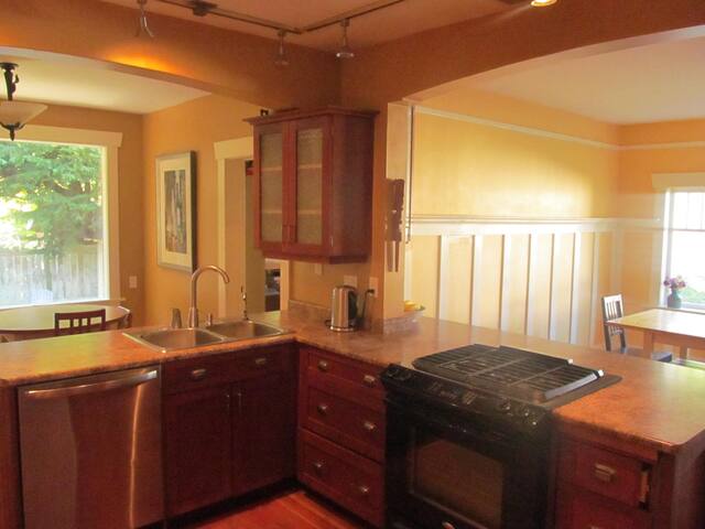 Gonzales Beach Character Home gallery image 4