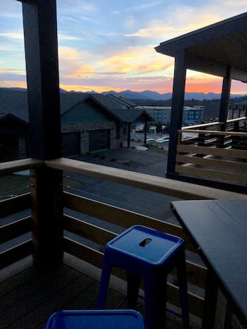 Modern Mountain Escape at The Josephine gallery image 4