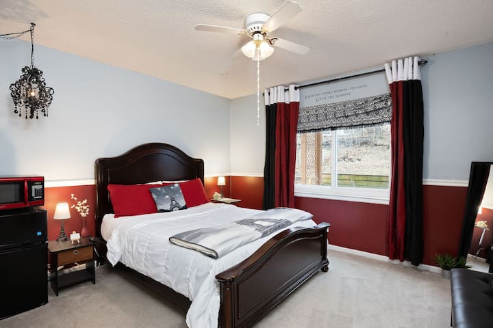 ☆Cozy Travlors Stay ☆Off Main Hwys • 10min to KC