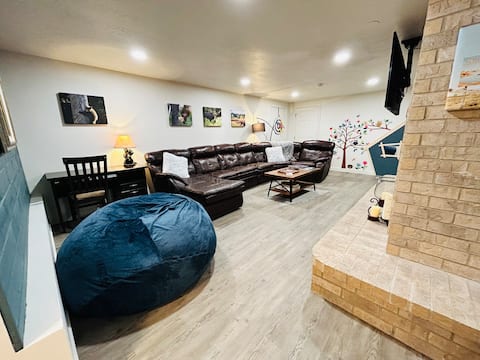 No Cleaning Fee! Mountainside Luxury 3 bd sleeps 8