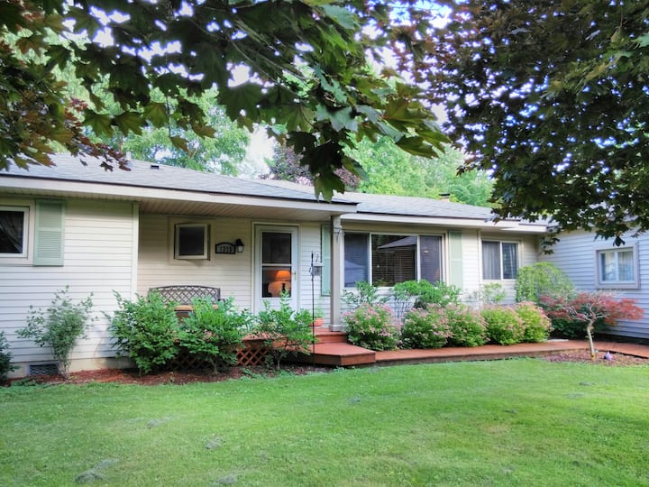 Quiet home by Lake Chemung in Brighton/Howell, MI Houses for Rent in