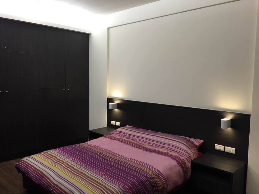 There is a queen sized bed and upon request a single mattress can be added