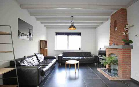 Spacious 5-bedroom house in Amsterdam countryside