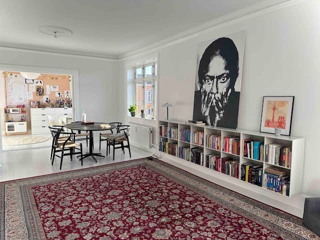 150 kvm., lys og perfekt beliggenhed gallery image 3