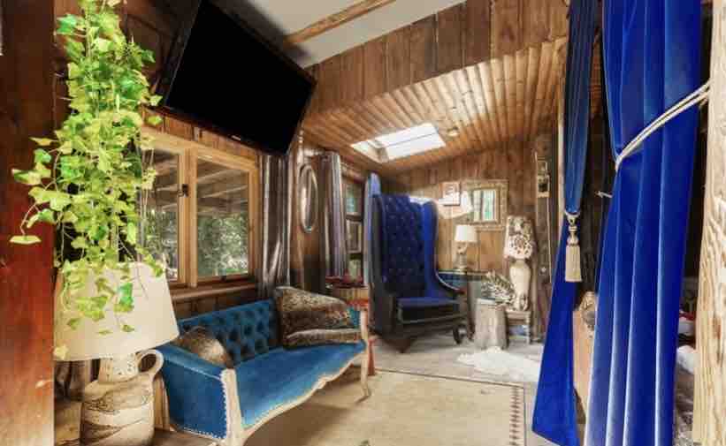 Leistungsstarkes Airbnb: Jungle Cabin. Hot tub. 4 poster bed. Near Coast. in Dover