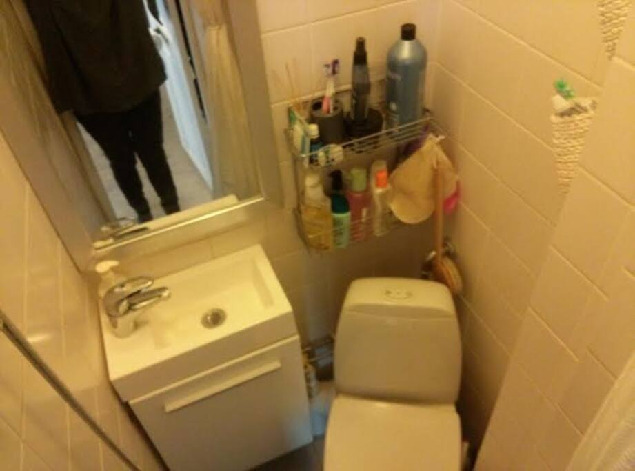 toilet/shower
