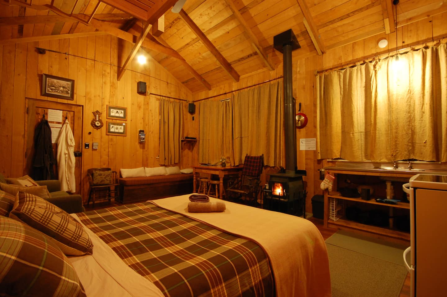 The Hut @ Wood Pigeon Lodge With Stunning Views 2