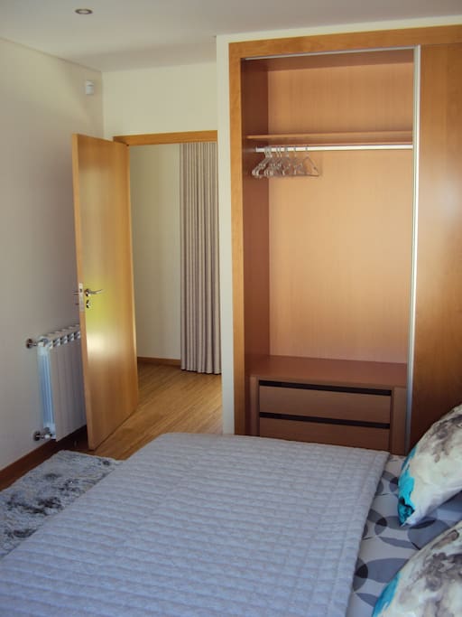 Armoire + cintres