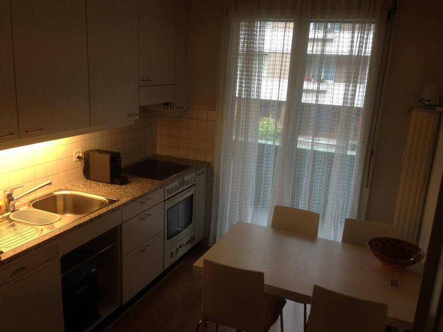 Küche mit Balkon