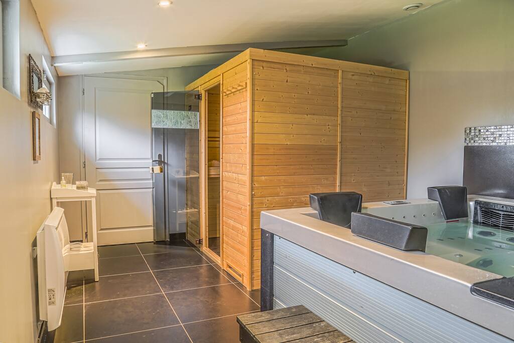 Le Spa avec son sauna et son jacuzzi