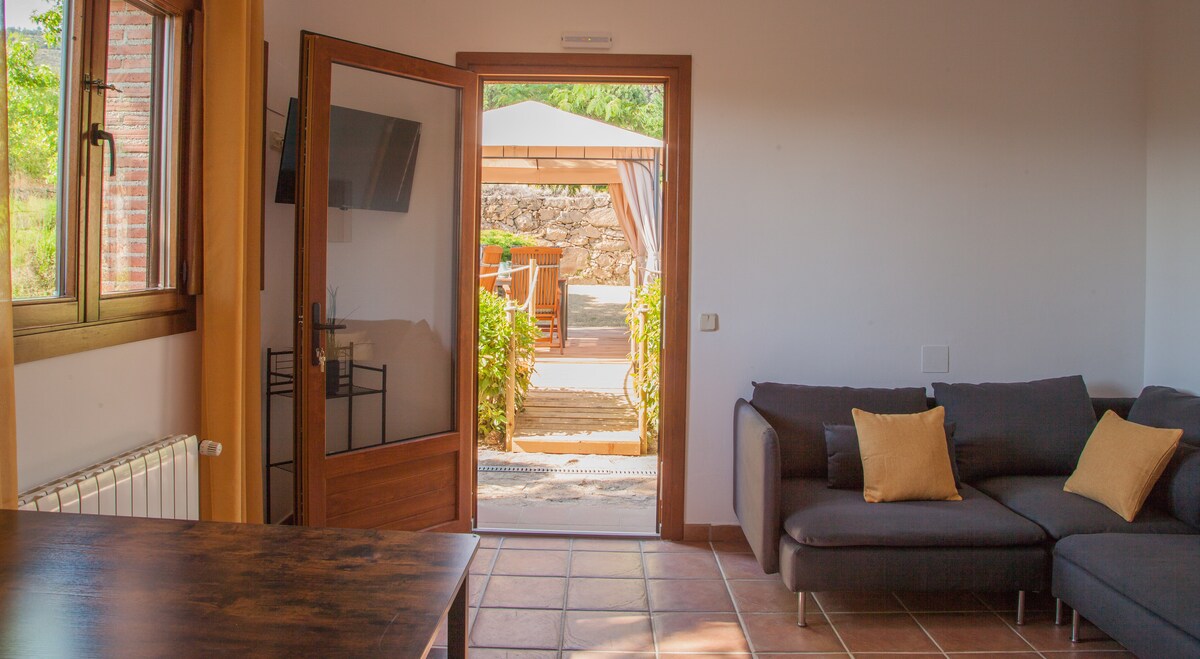 Successful Airbnb property: Fabulous 2 bedroom cottage with spectacular views in Candeleda