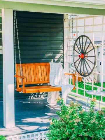 4 seasons waterfront cottage w hot tub & woodstove gallery image 3