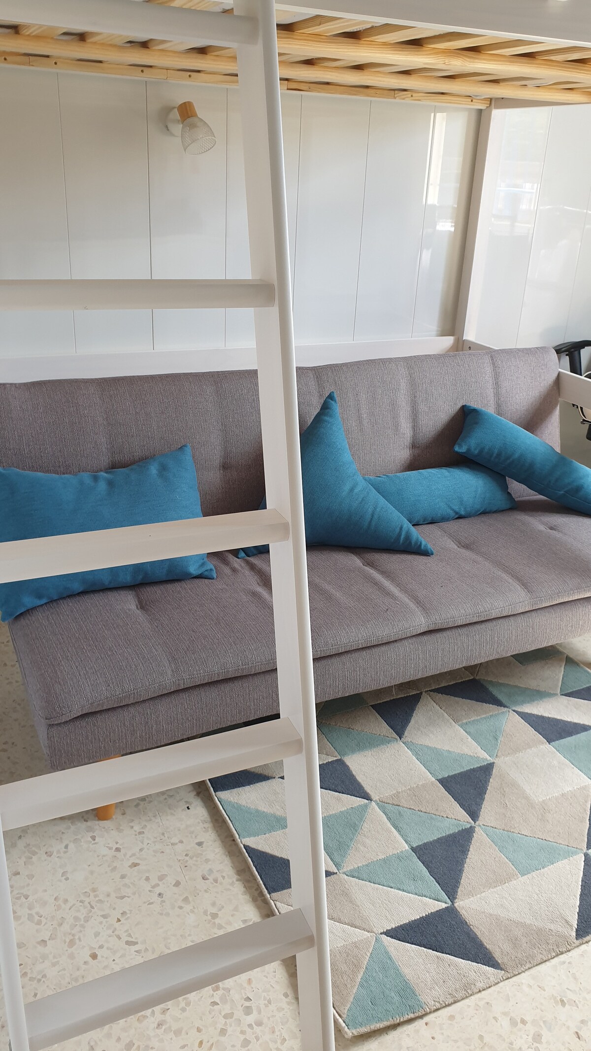 Rozkladacia pohovka pre dospelého (s možnosťou matraca) alebo 2 deti 