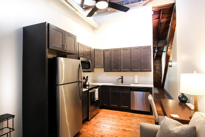 SML - 207 · The Salem Motor Lofts - Downtown Salem