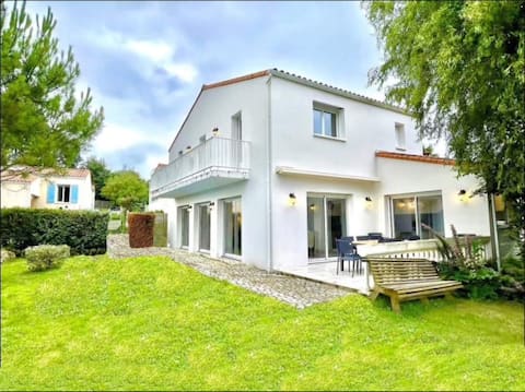 Charming Villa for 10 people equipped with a SPA