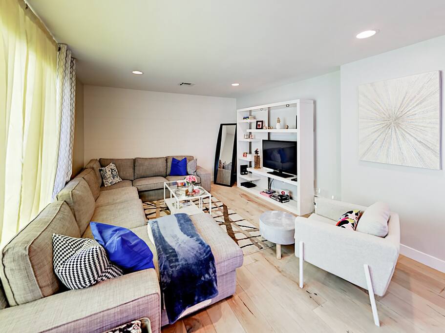 Your rental will include the TurnKey HomeDroid Tablet. This electronic directory provides helpful information (e.g., TV instructions) and area activities/suggestions.