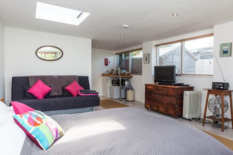 Popular Airbnb listing: The Studio B&B Luxury Garden Room in Christchurch