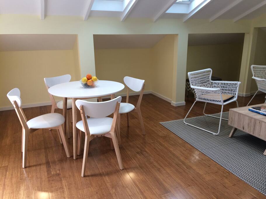 Dining setting