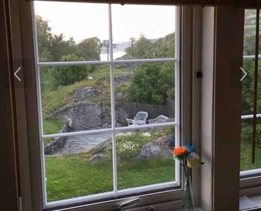Utsikt kjøkkenvindu hus.