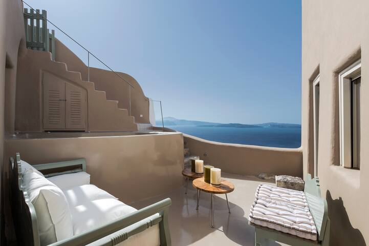 Ammos Oia Mansion gallery image 3