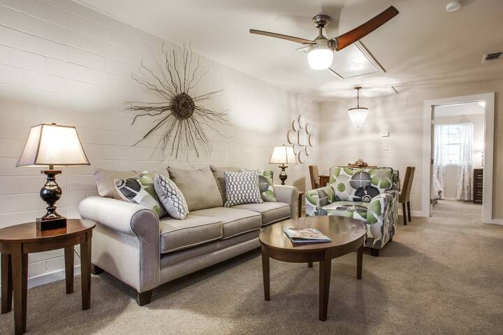 The pool house – Minutes from W7th/TCU/Stockyards gallery image 4