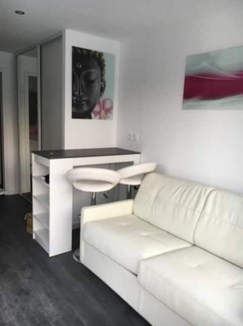 studio indépendant avec piscine dans propriété