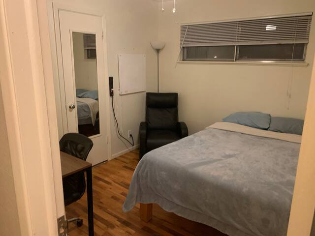 Minimalism in Reno :Economy Business Class