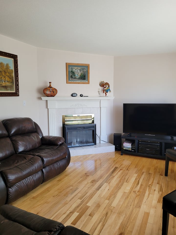 Beautiful Mountain Retreat!! Three Bedrooms 2 Bath - Fairmont Hot Springs, BC