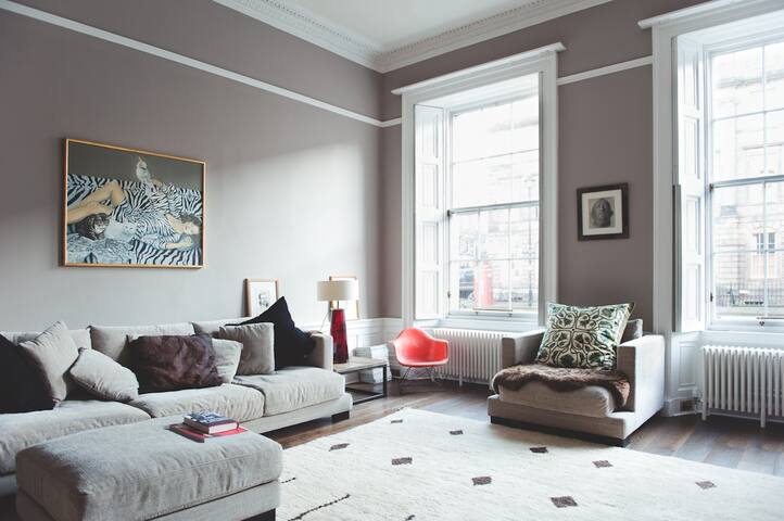 Stylish New Town Home gallery image 5