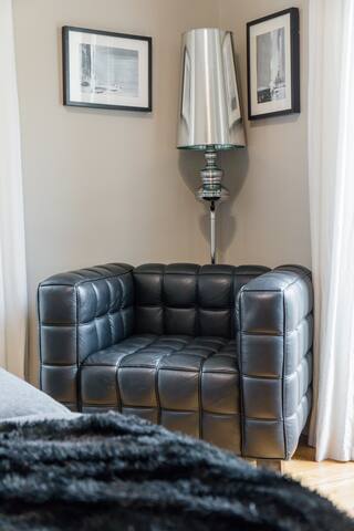 Villa Victoria Barcelona – Luxury Villa with Pool and Jacuzzi in Barcelona City gallery image 3