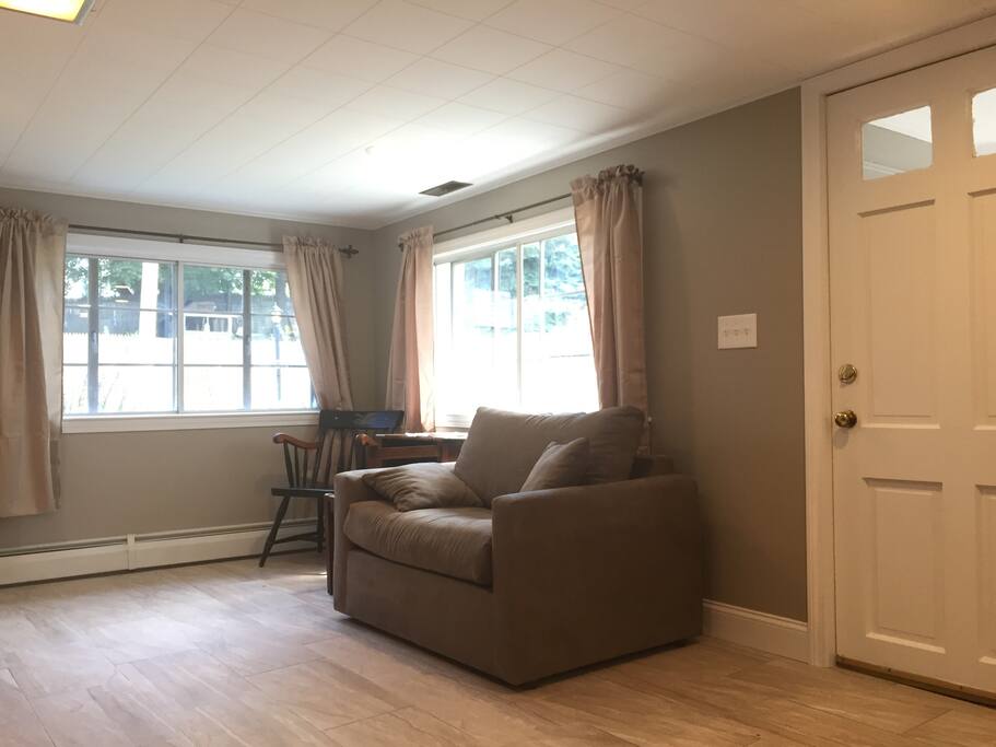 Pull out love seat for additional sleeping