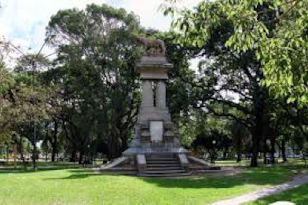 Monumento a la Loba Romana, en honor a los primeros inmigrantes Italianos que tanto dieron a esta tierra