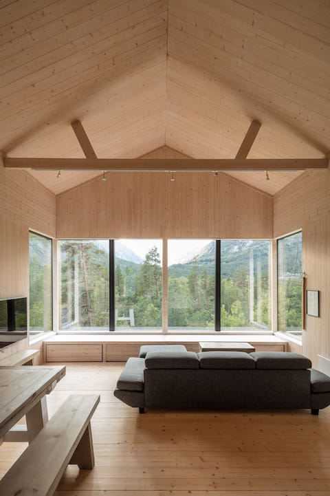 Successful Airbnb property: Charming cabin overlooking the glacier in Luster
