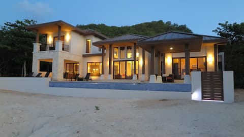 Living Waters Roatan - Luxury Beach Villa