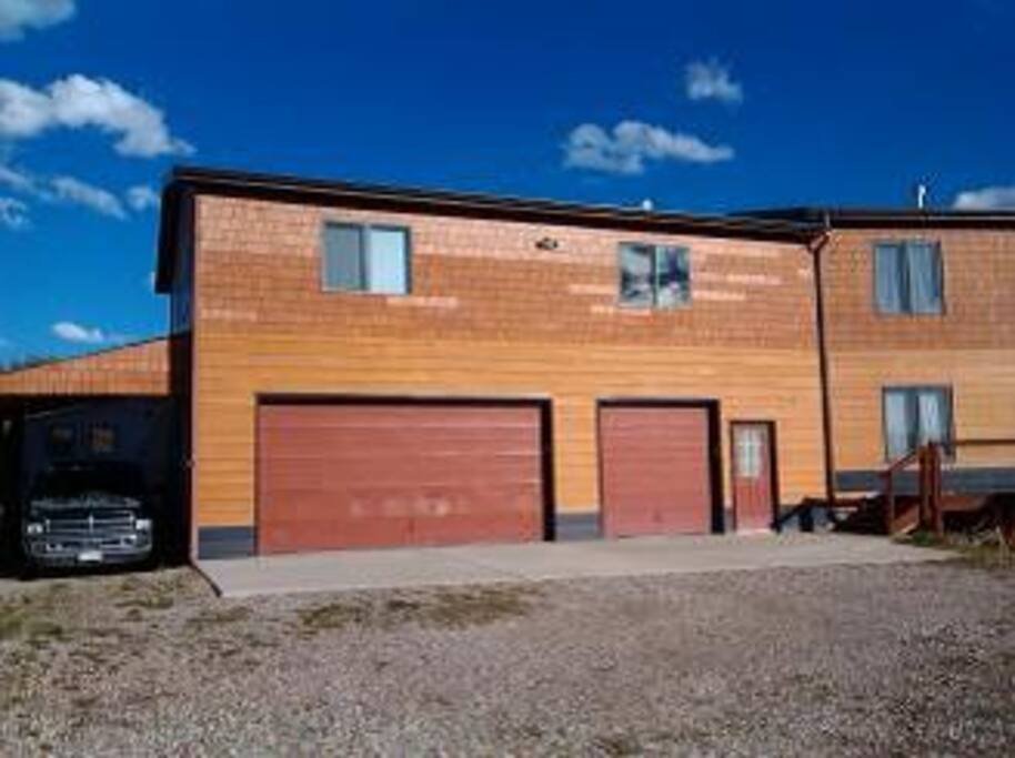 900 sq. ft. above garage apartment.