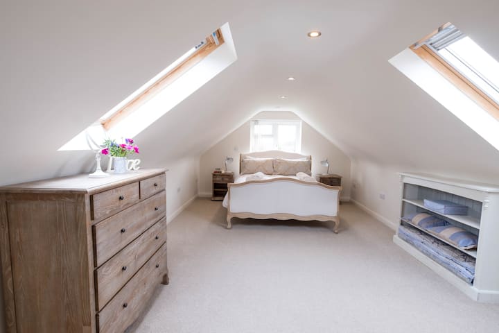 ห้องนอนขนาดคิงไซส์ 1.